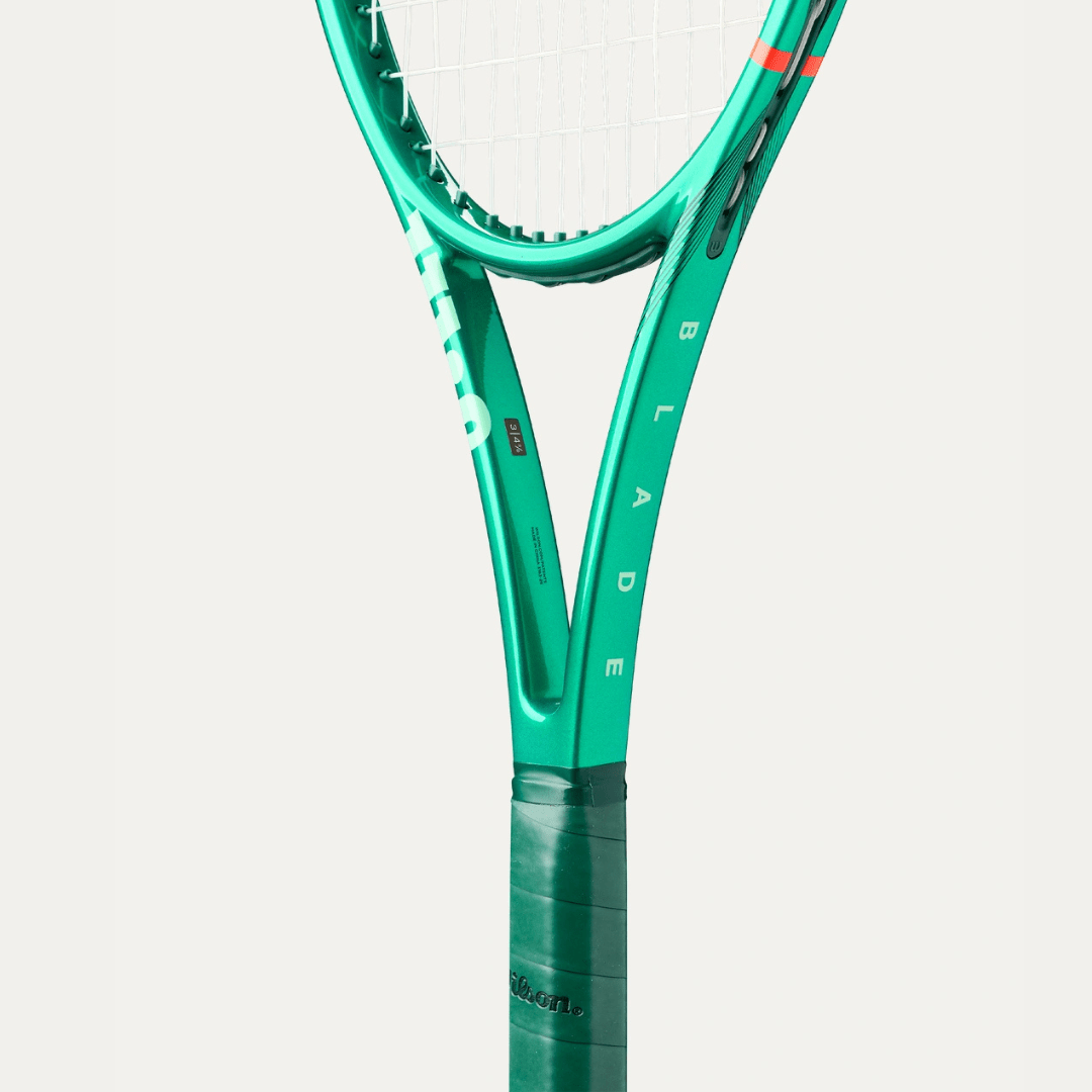 Wilson Blade 98 Pro v10 305g (16x19) tennis racket