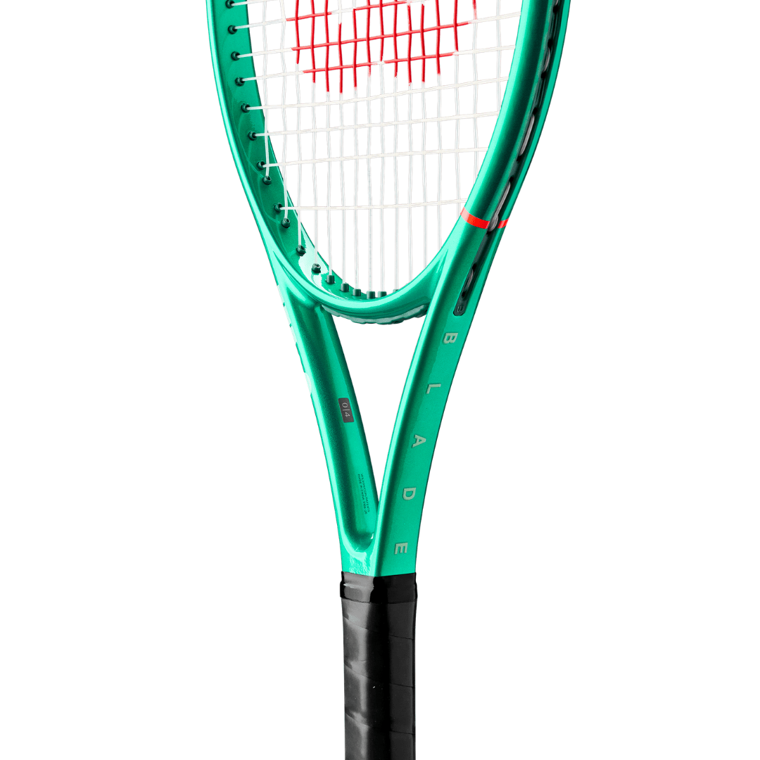 Wilson Blade 26 v10 255g (16x19) junior tennis racket