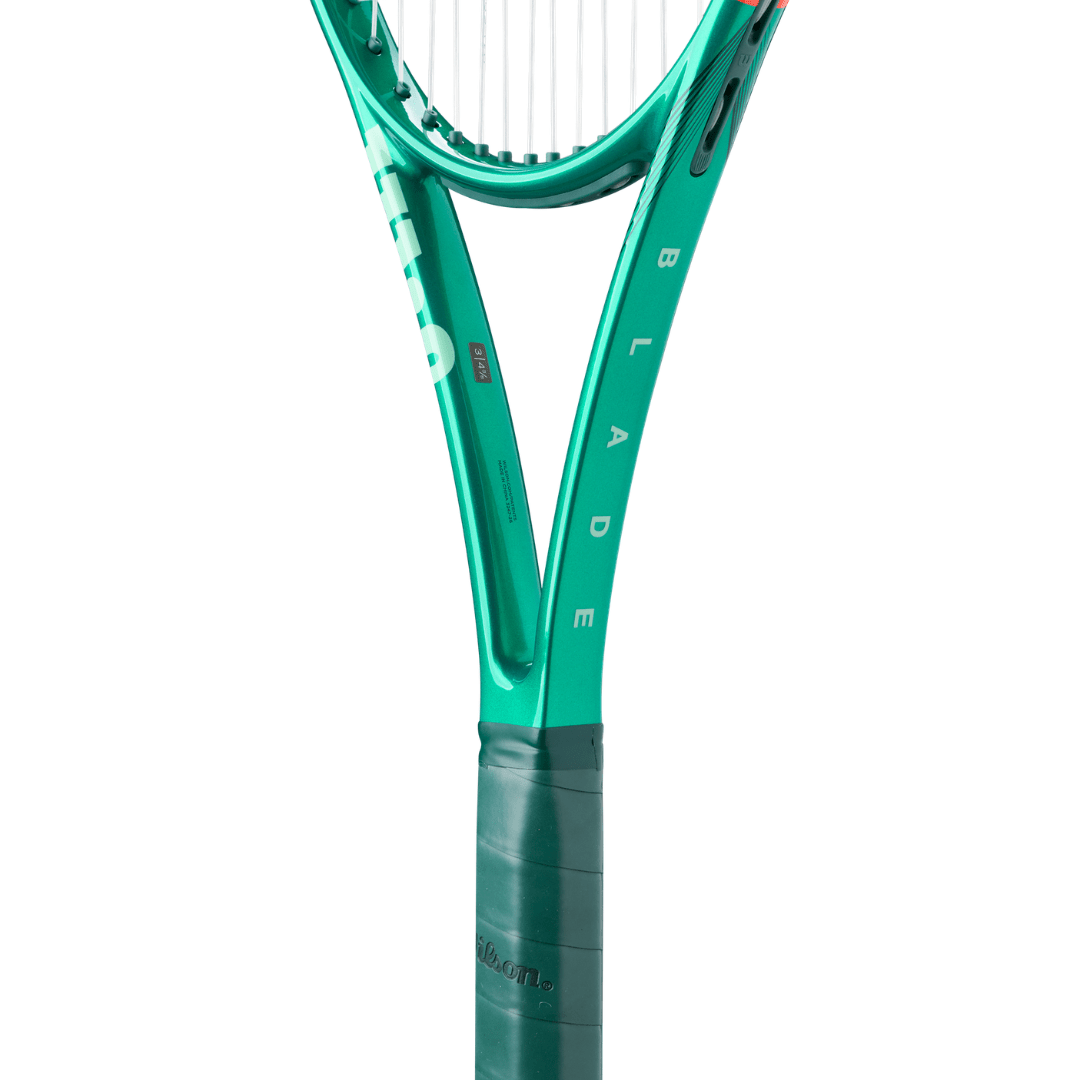 Wilson Blade 98 v10 305g (16x19) tennis racket