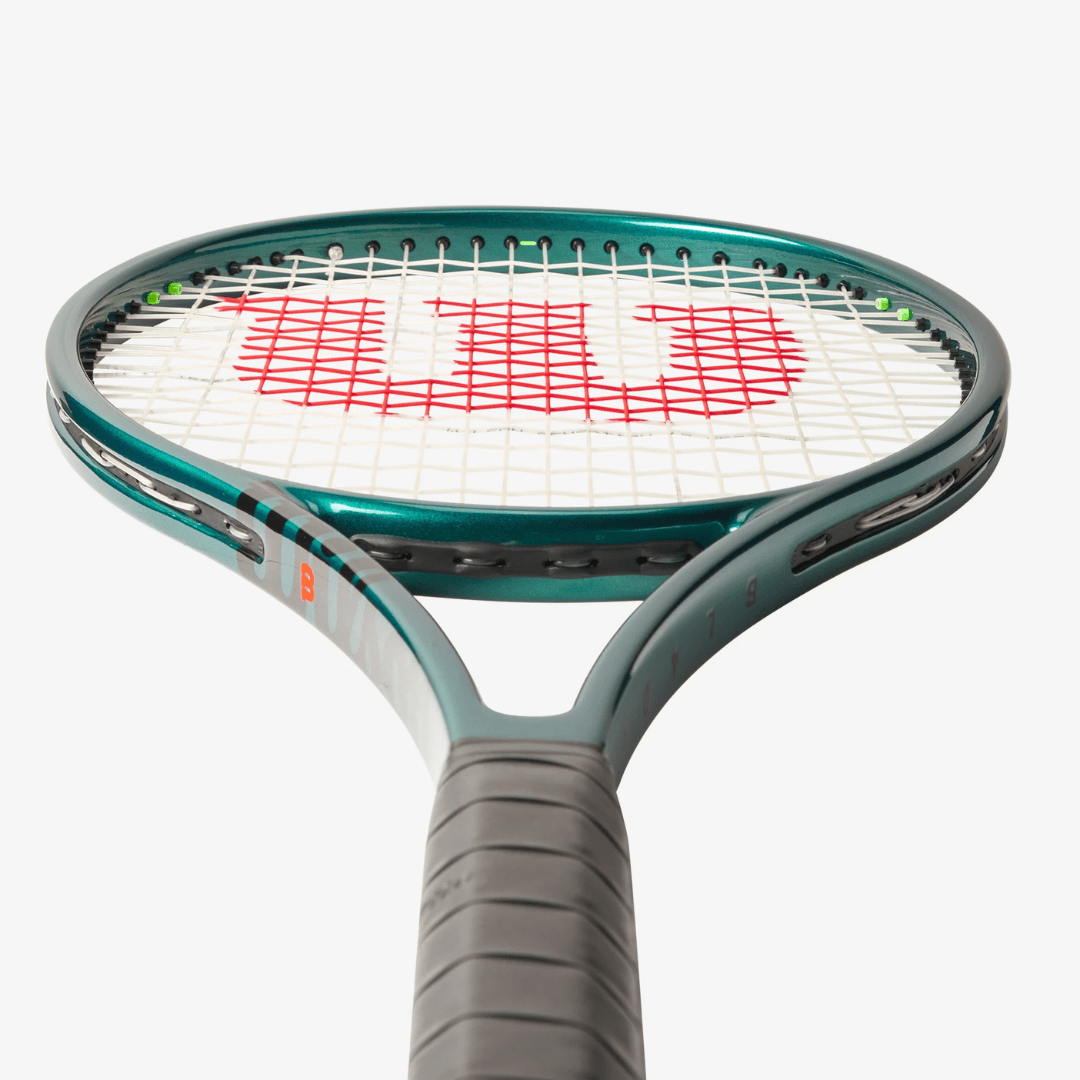 Wilson Blade Pro 98 v9 305g (18x20) tennis racket