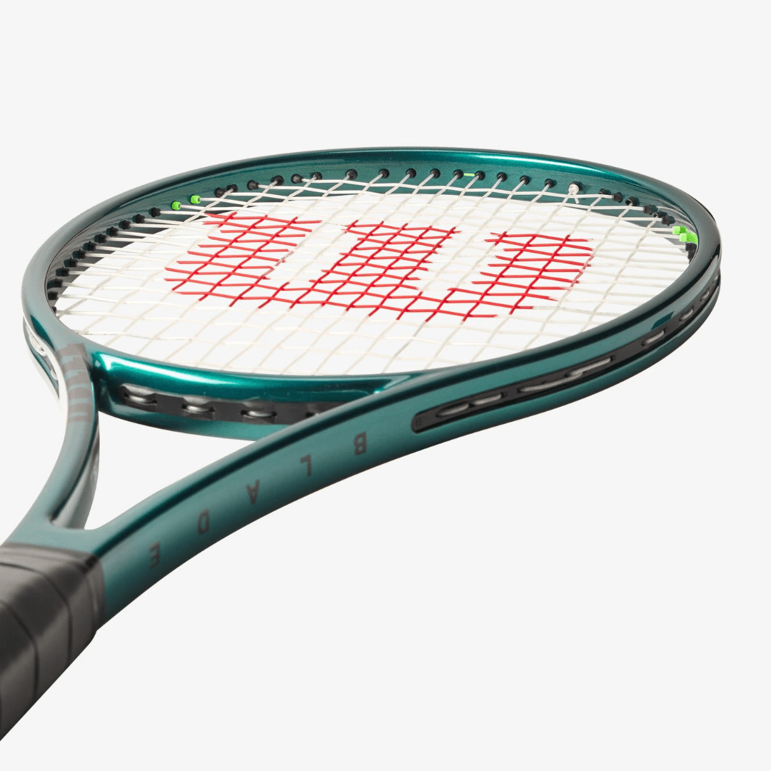 Wilson Blade Pro 98 v9 305g (16x19) tennis racket